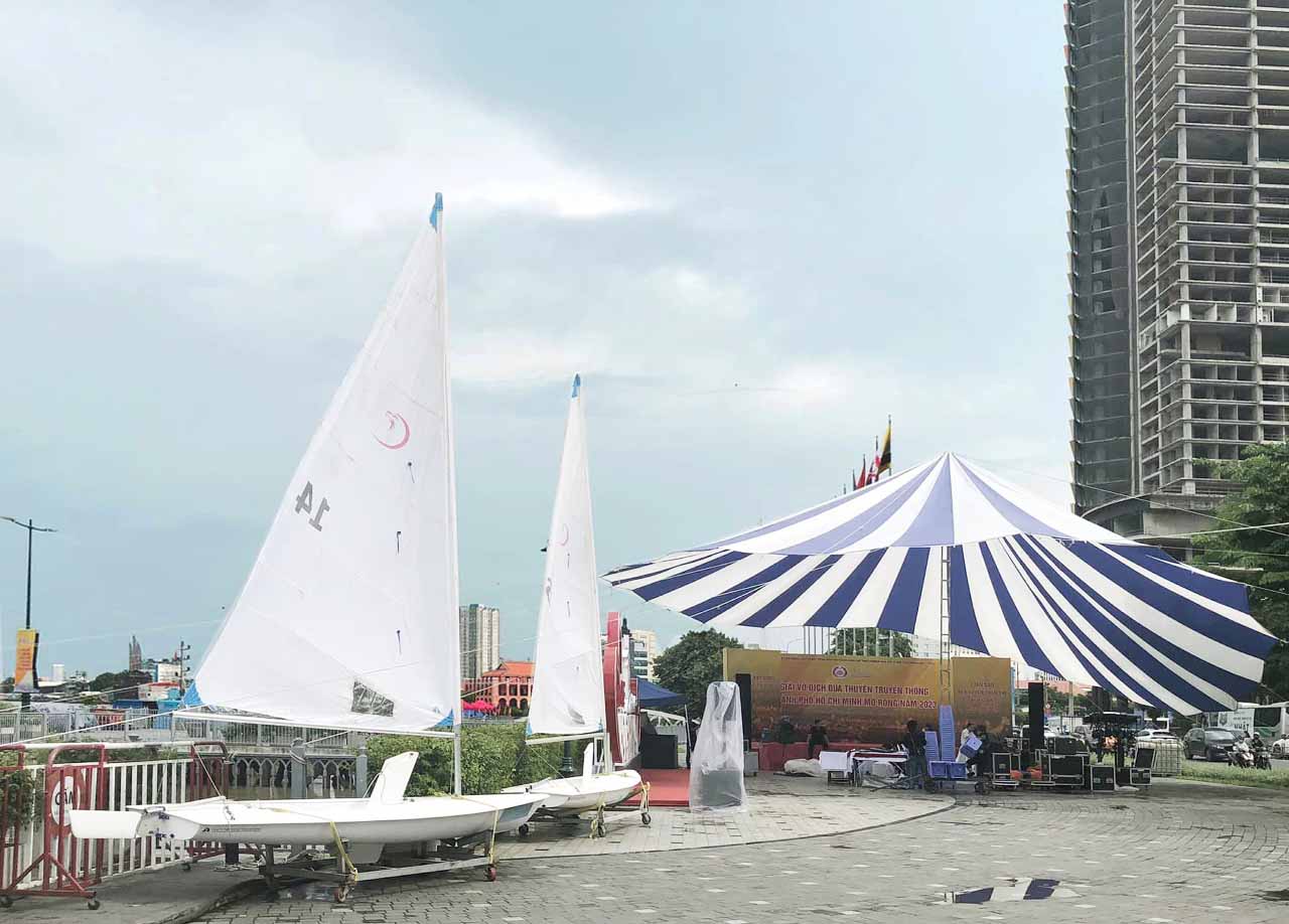 THUYỀN BUỒM FALCON 4.2