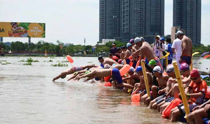 le-hoi-song-water-thi-boi-cheo-van-dung-soi-on-song-sai-gon